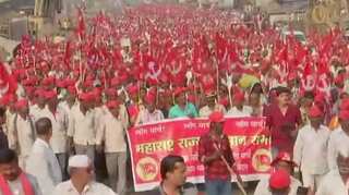Over 30,000 farmers marching from Nashik demanding farm loan waiver to reach Mumbai today