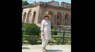 Hillary Clinton fractures right wrist, treated in Jodhpur hospital