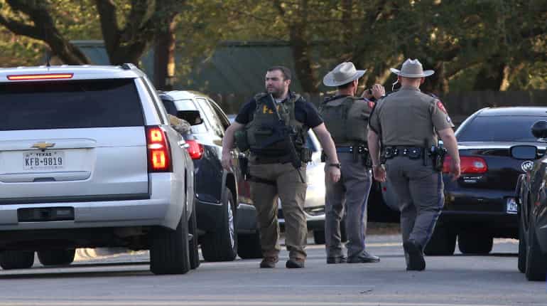 Texas bomb suspect blows himself up, leaves confession