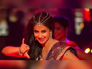 Watch teaser: Urmila Matondkar sizzles as Bewafa Beauty in 'Blackmail' after nine years