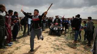 Clashes as thousands of Gazans march near Israel border
