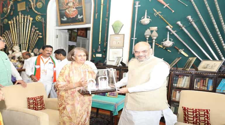 Karnataka polls: BJP chief Amit Shah meets Wadiyar royal family in Mysuru Karnataka polls: BJP chief Amit Shah meets Wadiyar royal family in Mysuru