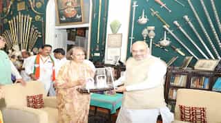 Karnataka polls: BJP chief Amit Shah meets Wadiyar royal family in Mysuru