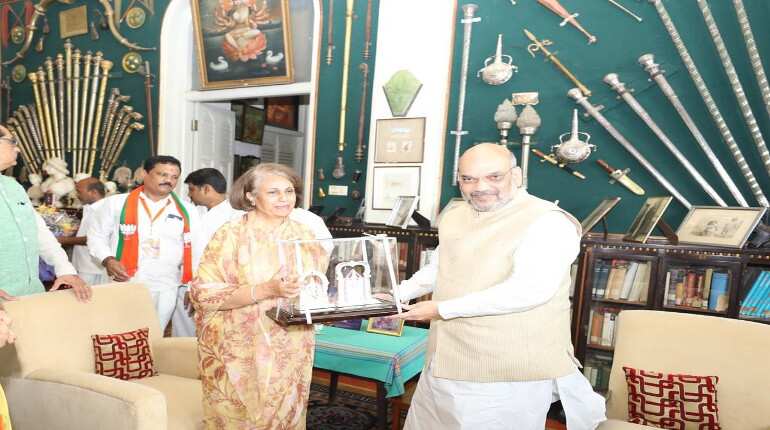 Karnataka polls: BJP chief Amit Shah meets Wadiyar royal family in Mysuru