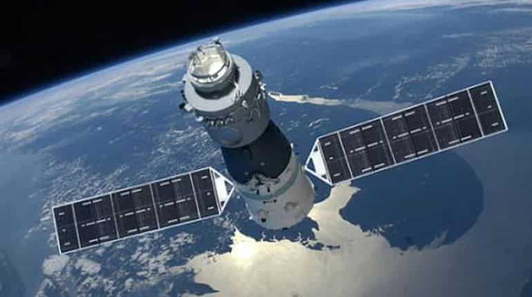 Large pieces 'unlikely' to reach Earth