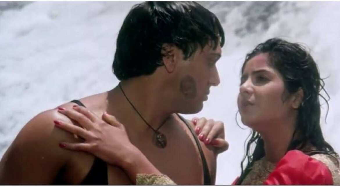 'Tu Pagal Premi Awara' from Shola Aur Shabnam