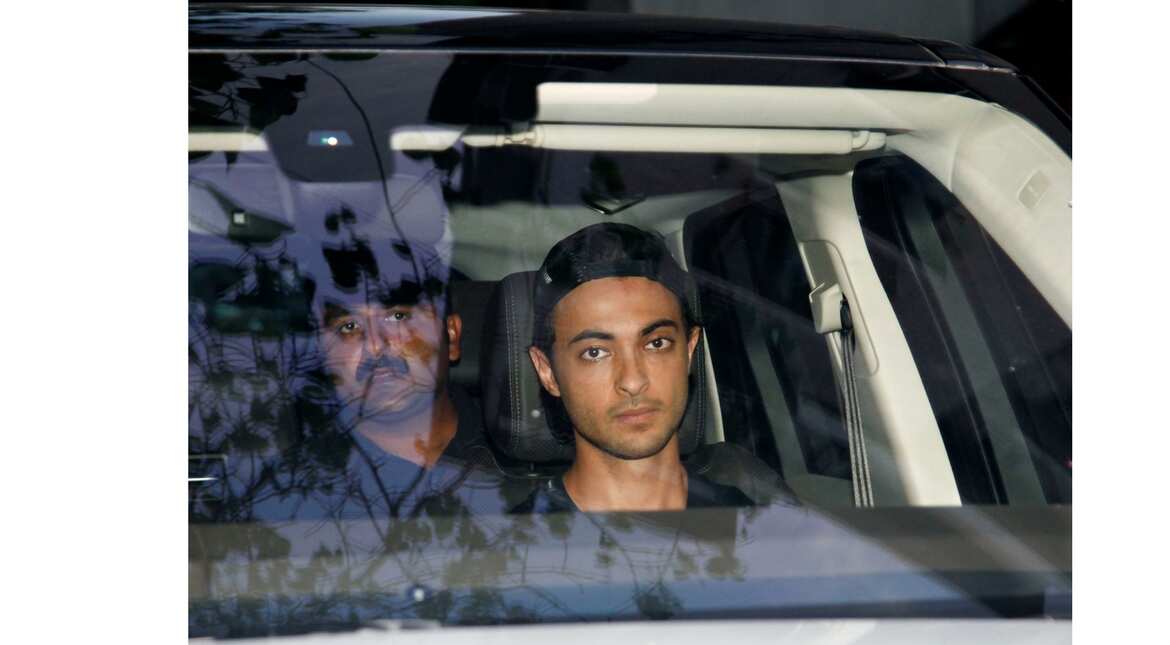Friends and Family visit Salman Khan's Galaxy Apartments