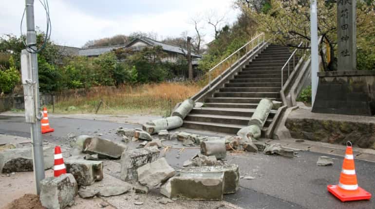 Shallow quakes in parts of western Japan, more tremors expected