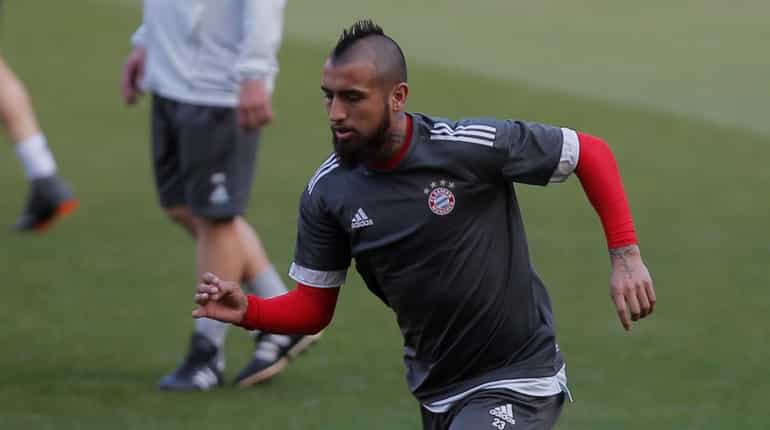 Bayern's Vidal to undergo knee surgery, may miss Champions League semis against Real Bayern's Vidal to undergo knee surgery, may miss Champions League semis against Real