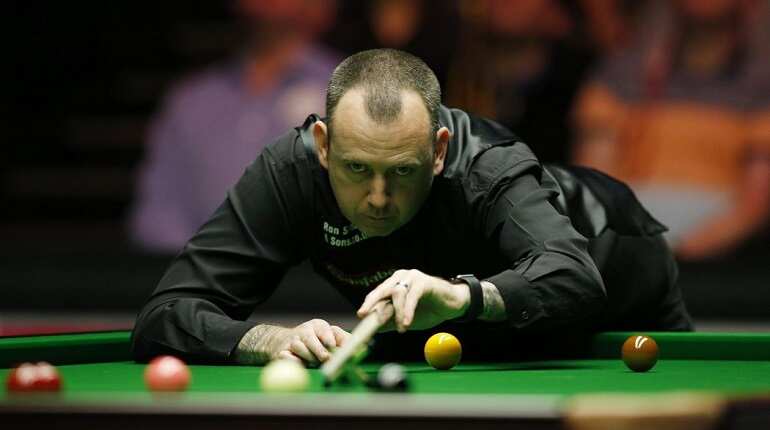 Following world title win, snooker champ turns up to press conference 'naked'