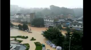 Heavy rain causes flooding in south China
