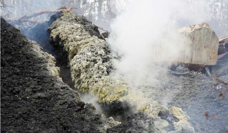 Lava threatens Hawaii exit routes, could spur more evacuations