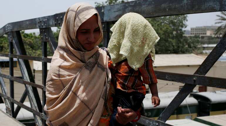 PMD issues fresh heatwave warning for three days in Karachi