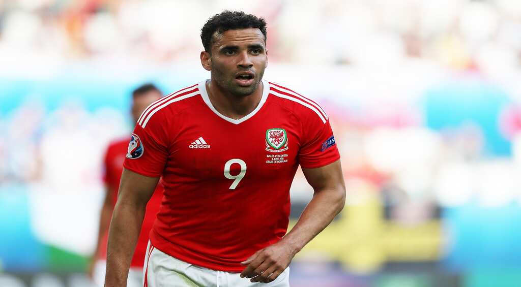 Robson-Kanu starts as Wales make three changes for England clash