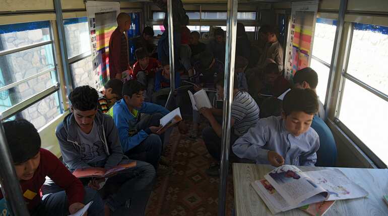 Kabul library bus drives Afghan children to read