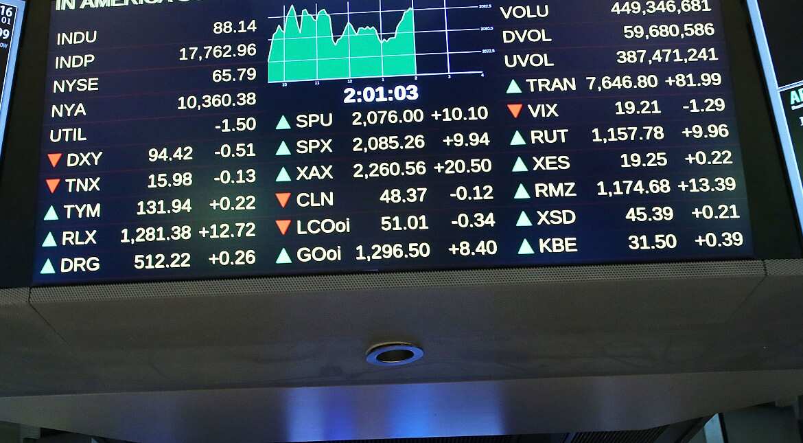 Asian stocks at one-and-a-half year highs on robust Wall St; Dollar retreats