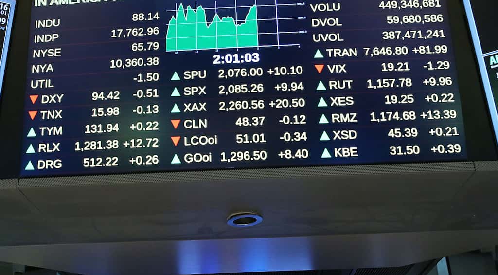 Asian stocks at one-and-a-half year highs on robust Wall St; Dollar retreats