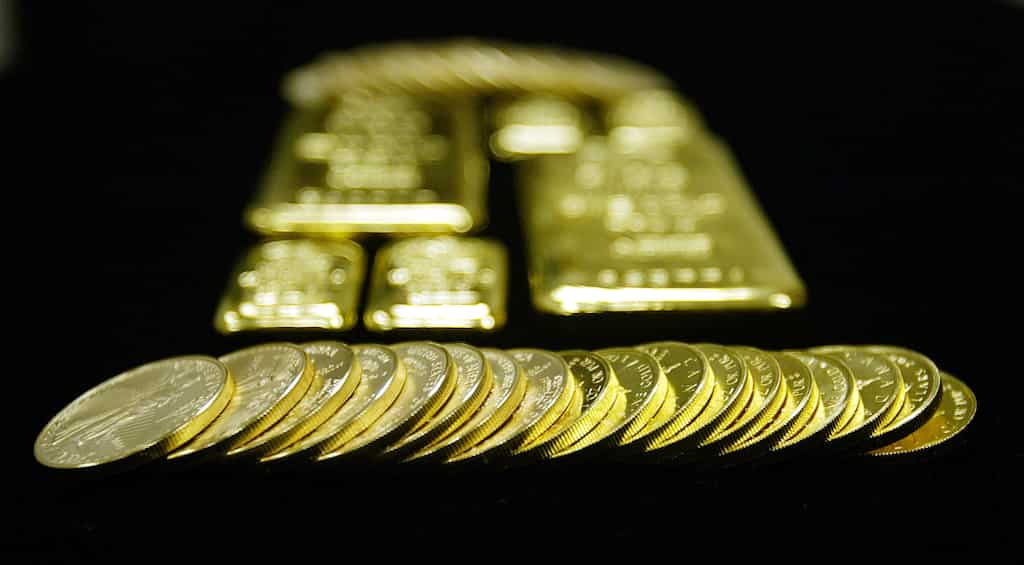 Gold falls from two-year high as Brexit campaign suspended