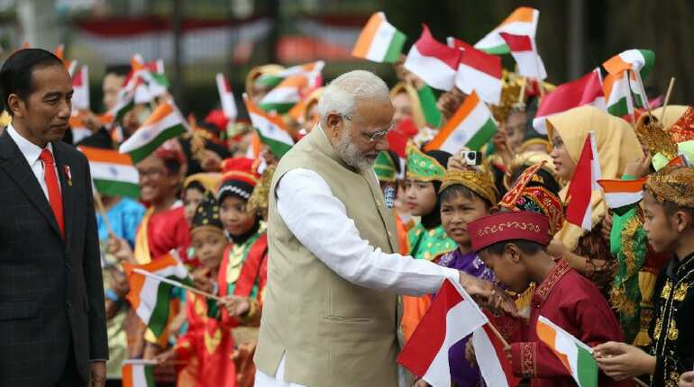 PM Modi meets students