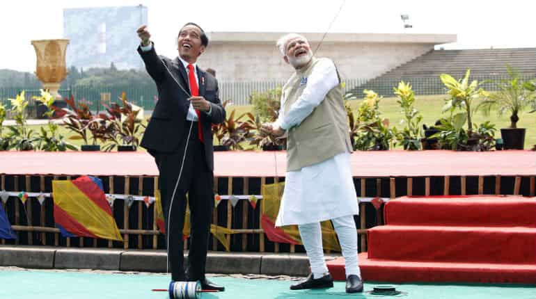 PM Modi, Indonesian president Joko Widodo fly kites in Jakarta PM Modi, Indonesian president Joko Widodo fly kites in Jakarta
