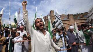 Sharia should be the only law, say 67% of Pakistanis