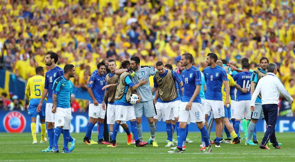 Late goal allows Italy to enter knockout stages of Euro 2016