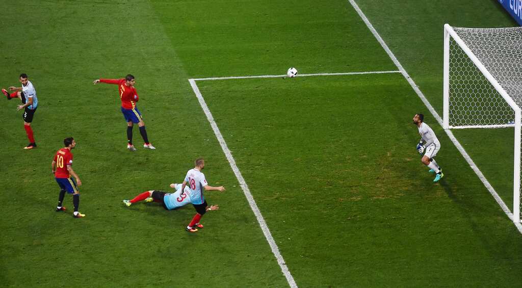 Euro: Spain walk all over Turkey, then cruise to last 16 with 3-0 win
