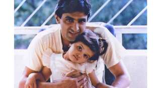 You can't miss this cute throwback picture of Deepika Padukone with father Prakash Padukone!