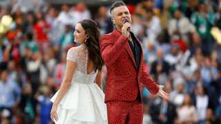Robbie Williams takes stake in college, sings mentoring's praises