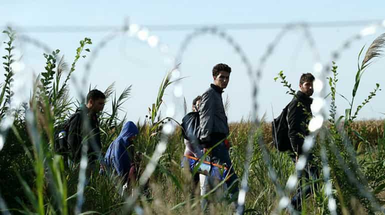 New US-bound group of migrants leaves San Salvador