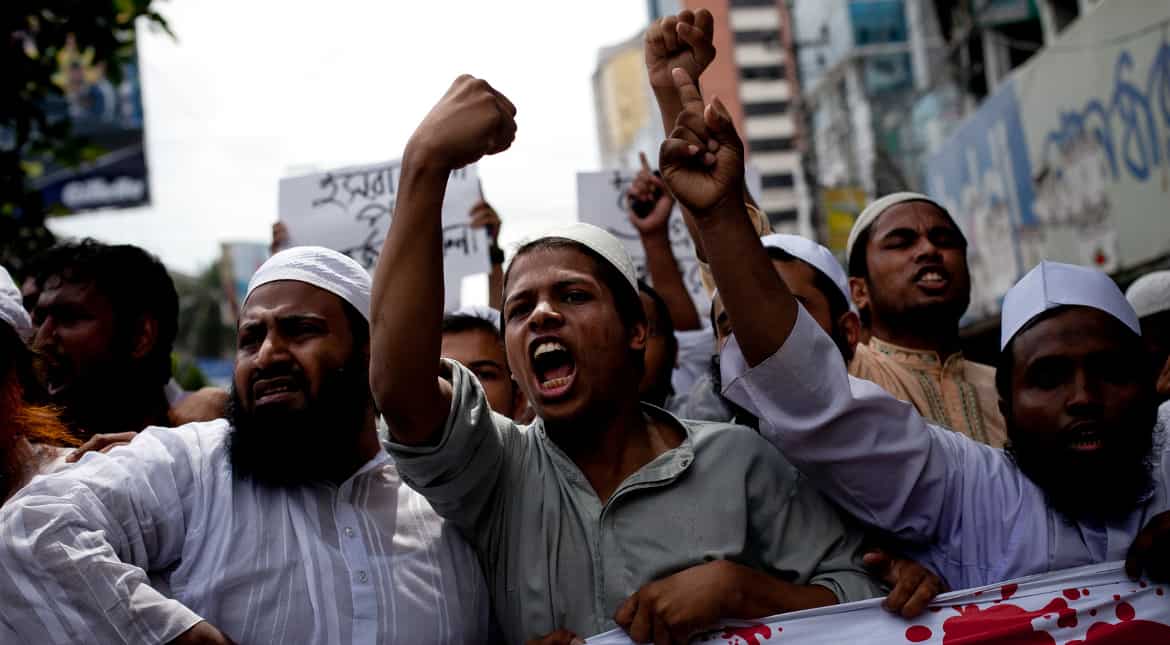 Bangladesh: 10-kilometre human chain protesting against attacks on minorities