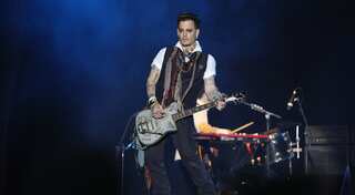 Johnny Depp loosens up with belly dancers amid divorce drama, he probably needed it