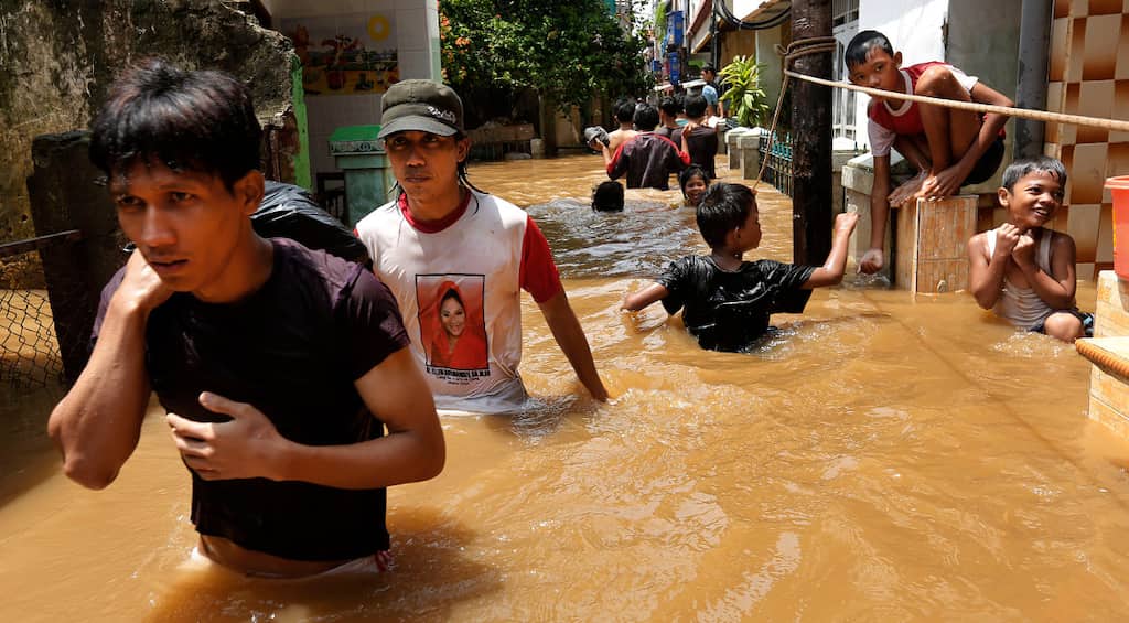 After 47 die in Indonesia landslides, authorities warn of more rain
