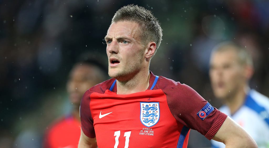 England draw Slovakia 0-0 but go through to last 16