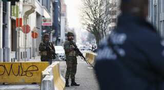 Man detained in central Brussels mall, was wearing fake bomb vest