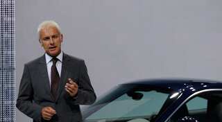 VW chief apologises to shareholders for emissions scandal