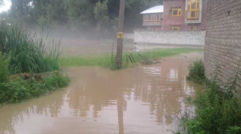 Cloudburst triggers flash flood in Dachigam area of J&K Cloudburst triggers flash flood in Dachigam area of J&K