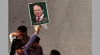 Pakistan anti-graft body issues arrest warrant against Nawaz Sharif in land related corruption case