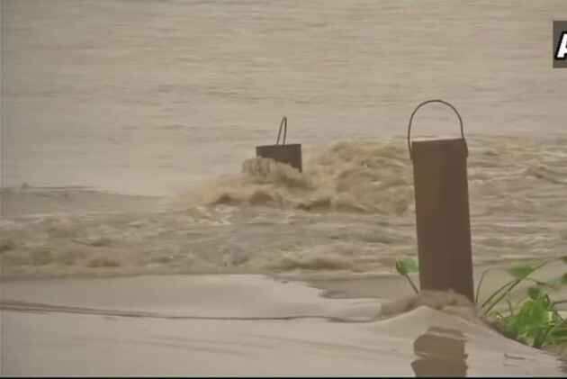 Yamuna water level crosses danger mark, Delhi government issues warning