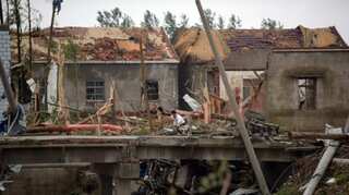 98 dead, 800 injured after tornado hits China