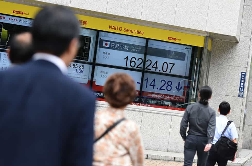Asian markets mixed as Trump threatens to ramp up trade war