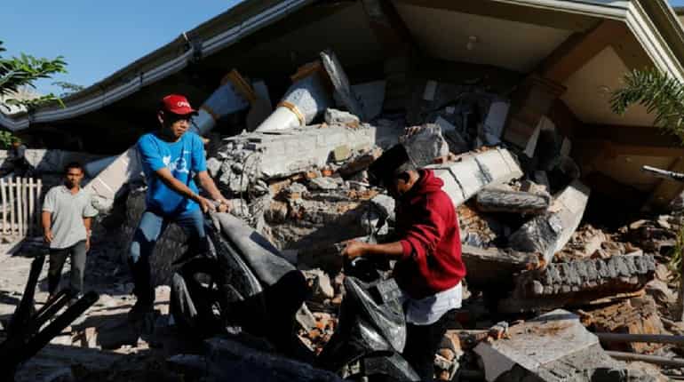 Indonesia earthquake: Death toll rises to over 400 Indonesia earthquake: Death toll rises to over 400
