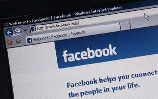 Algerians celebrate return of social media after blackout
