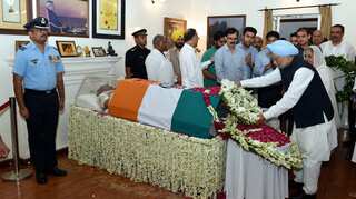 Leaders across party lines bid adieu to Atal Bihari Vajpayee, last journey to begin at 1 pm today