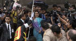 Suu Kyi signs pact with Thai govt to protect migrant workers