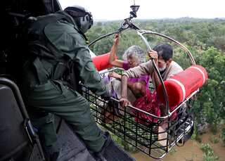 Government launches massive rescue and relief operation in Kerala as death toll crosses 324