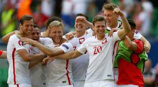 Poland beat Switzerland 5-4 on penalties
