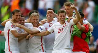 Poland beat Switzerland 5-4 on penalties