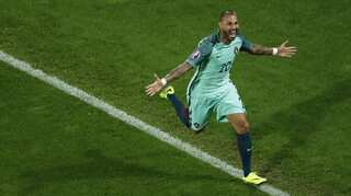 Quaresma late goal takes Portugal into Euro quarters