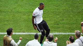 Euro 2016: Germany cruise into last eight with sparkling 3-0 Slovakia win